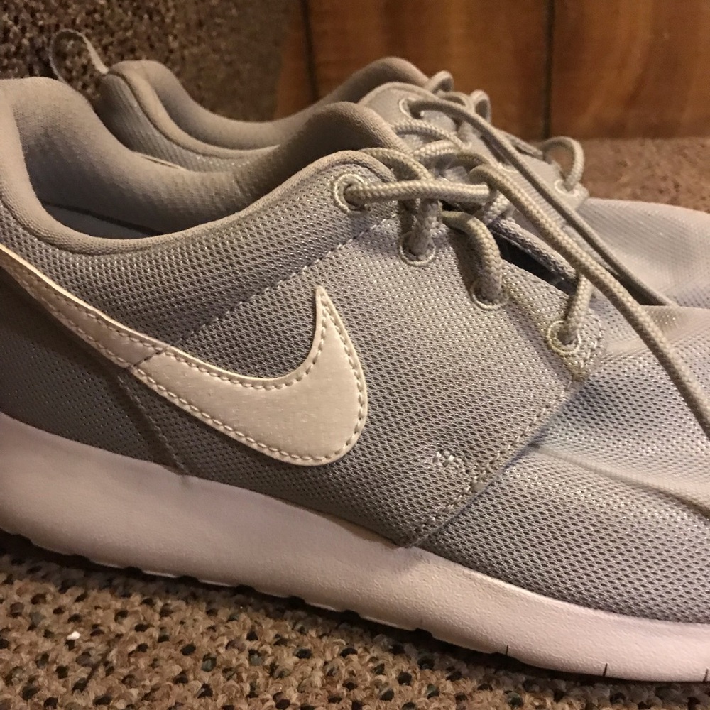 Gray Nike Roche